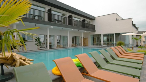 Buitenzwembad ZAELIG Hotel te Knokke-Heist