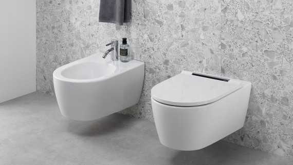 Combinatie van Geberit ONE bidet en AquaClean Sela douche-wc