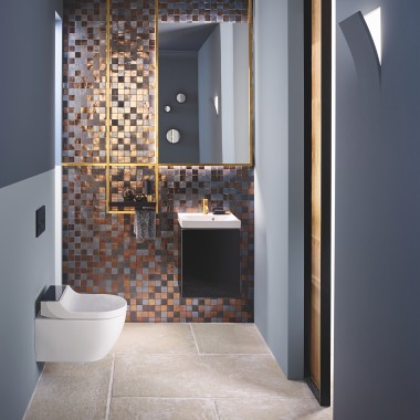 WC-douche Geberit AquaClean Tum Comfort dans une salle de bains Geberit Acanto