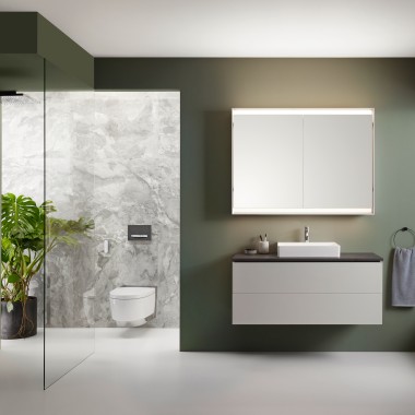 WC-douche Geberit AquaClean Mera Comfort dans une salle de bains Geberit ONE