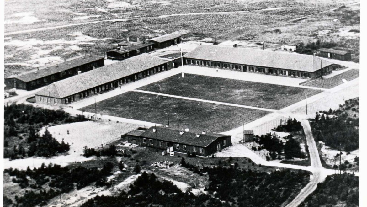 En 1945, le plus grand camp de réfugiés du Danemark a été créé à Oksbøl (© Blåvandshuk Local History Archive)