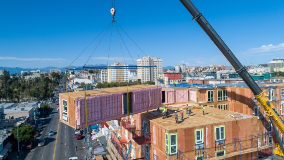 Prefabbouwprojecten creëren betaalbare woonruimte in stedelijke centra. (© Geberit)