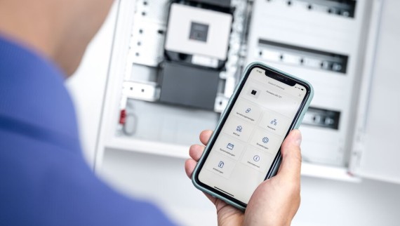 Bediening van alle hygiënespoelingen met de Geberit Control app aan de Geberit Gateway Bediening van alle hygiënespoelingen met de Geberit Control app aan de Geberit Gateway
