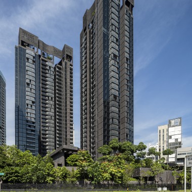 De torenhoge gebouwen op het terrein van Martin Modern combineren twee waardevolle bronnen in de dichtbevolkte metropool Singapore: ruimte en natuur (© Darren Soh)