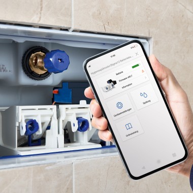 Het instellen van de Geberit HS05 hygiënespoelunit met de Geberit Control app (© Geberit)