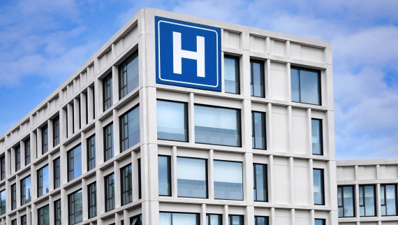 Geberit Connect in use to maintain drinking water hygiene in hospitals and other care facilities (© 2023 Spiroview Inc / Shutterstock) Geberit Connect in use to maintain drinking water hygiene in hospitals and other care facilities (© 2023 Spiroview Inc / Shutterstock)