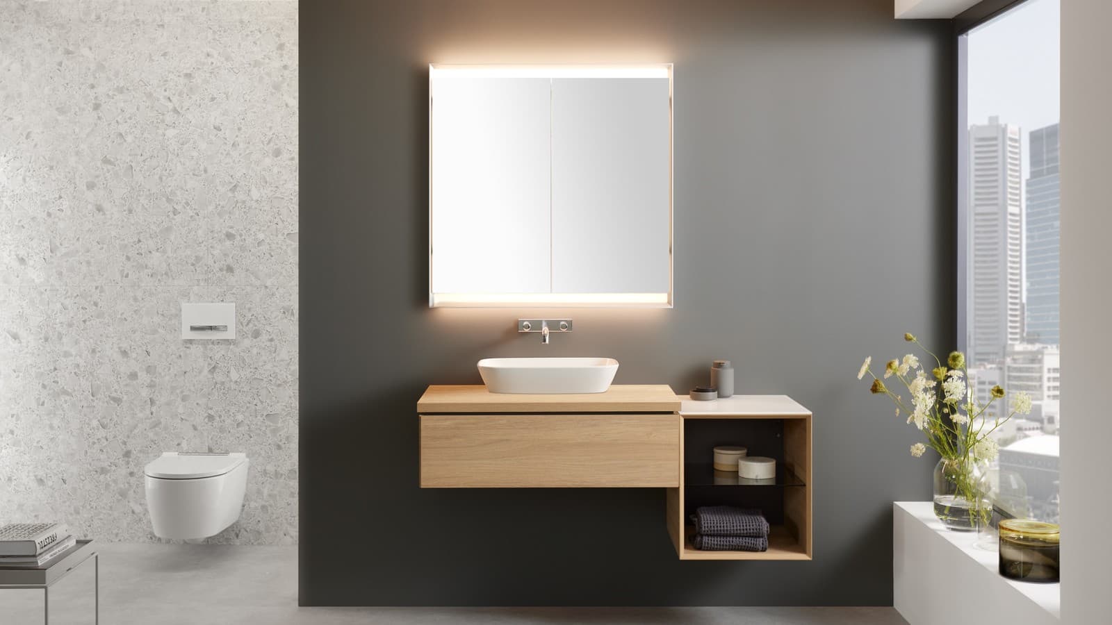 Geberit ONE badkamer met spiegelkast (© Geberit) Geberit ONE badkamer met spiegelkast (© Geberit)