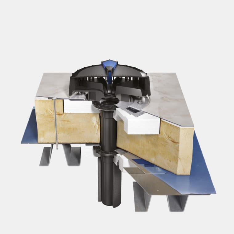 Plaatsing van Geberit Pluvia op een lichtgewicht dak, geïsoleerd met dakbedekkingsfolie en aansluitelement dampscherm Plaatsing van Geberit Pluvia op een lichtgewicht dak, geïsoleerd met dakbedekkingsfolie en aansluitelement dampscherm