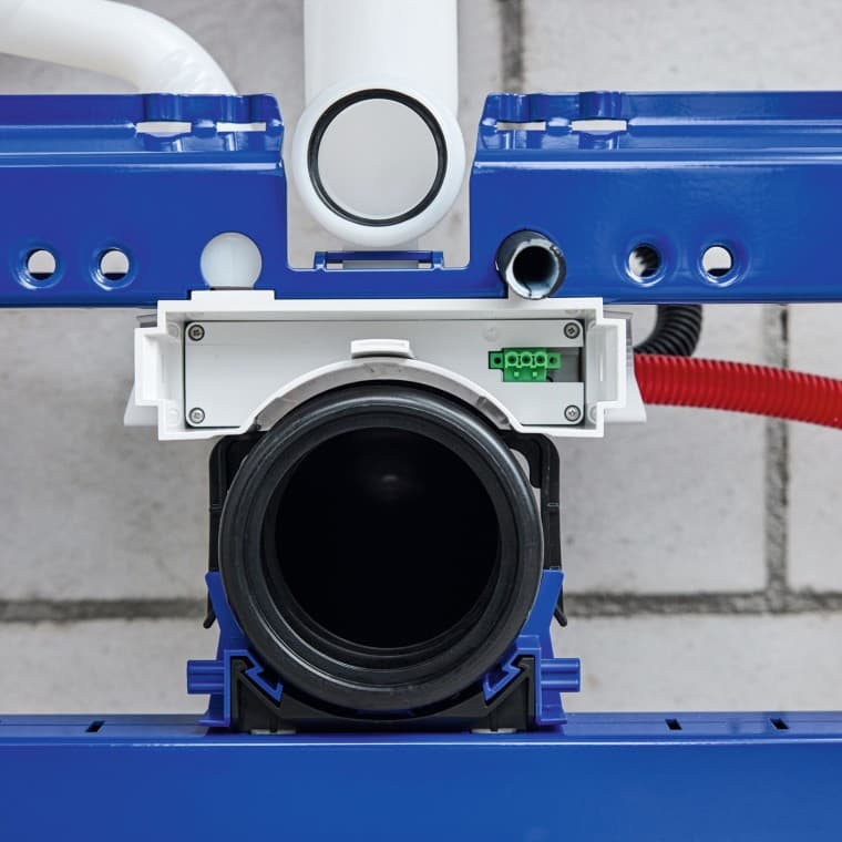 Geberit Power & Connect box tijdens installatie Geberit Power & Connect box tijdens installatie