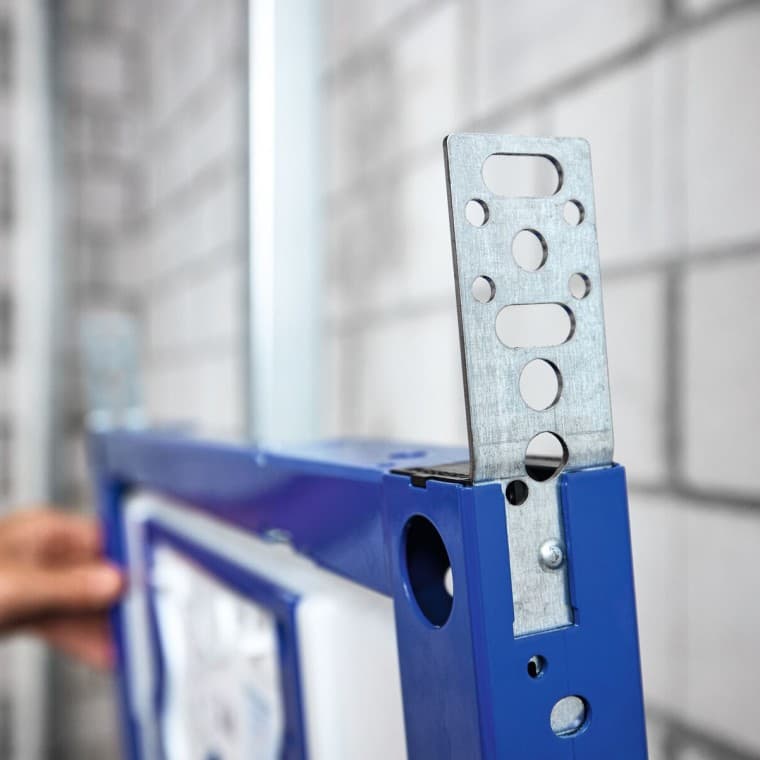 De uitschuifbare zijbevestiging aan het frame-einde voor zijdelingse montage De uitschuifbare zijbevestiging aan het frame-einde voor zijdelingse montage