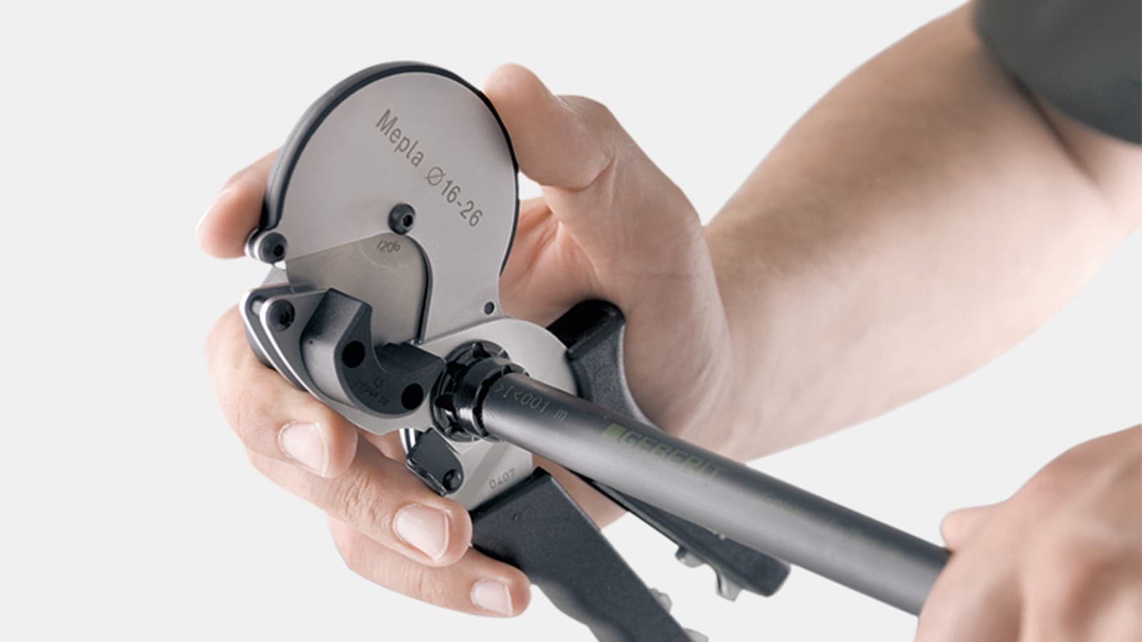 Buis afsnijden en ontbramen met één gereedschap Buis afsnijden en ontbramen met één gereedschap